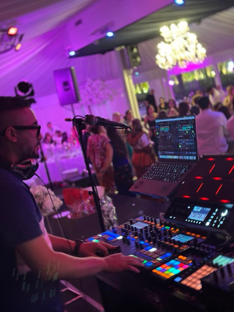 Invités sur la piste — mariage DJ CH